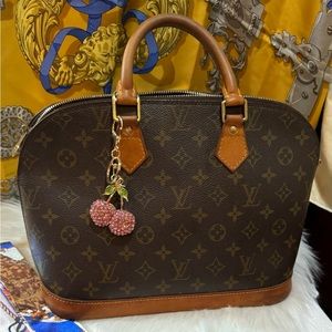 🦋 S OLD! 🦋 Louis Vuitton alma pm